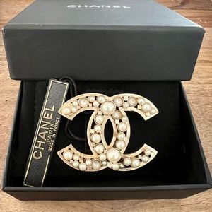 COPY - 📣✨VINTAGE CHANEL GOLD-TONE BROOCH ✨